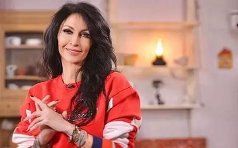 Mihaela Rădulescu împlinește astăzi 50 de ani. Cum s-a transformat diva de la debutul în televiziune până azi!