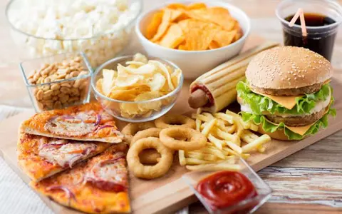 Alimentele periculoase care îmbolnăvesc dinţii. Ce trebuie să eviţi dacă îţi doreşti o dantură sănătoasă