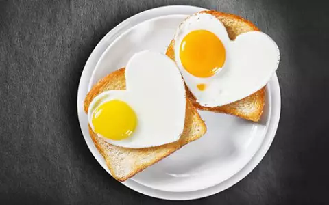 Care sunt alimentele care ne îmbolnăvesc. Doctorul Mencinicopschi spulberă mituri / Câte ouă putem mânca pe zi