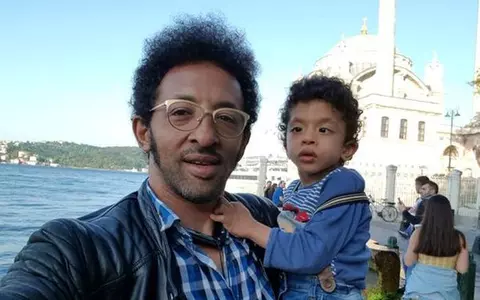 Leon, fiul lui Kamara, va fi operat din nou, pe 22 august! "Într-un trup mic și aparent plăpând există atât de multă dorință de vindecare..."