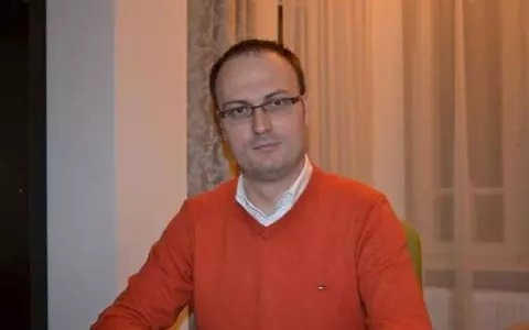 Plângere penală pe numele lui Alexandru Cumpănașu. Este acuzat că i-ar fi făcut avansuri și propuneri indecente unei minore