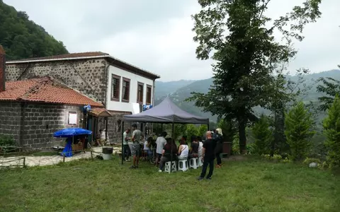 Lacrimi la Marea Neagră. Reporterii VIVA! au fost în casa în care se filmează serialul de la Kanal D