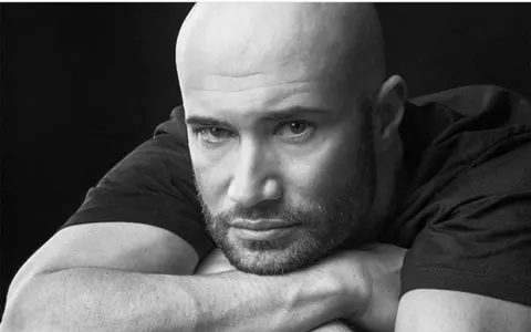 Blocul în care locuiește Mihai Bendeac a fost cuprins de flăcări. Declarațiile actorului: ”M-am speriat îngrozitor”