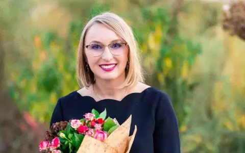 Gabriela Szabo a devenit bunică la 43 de ani! Fiica ei vitregă a născut un băieţel