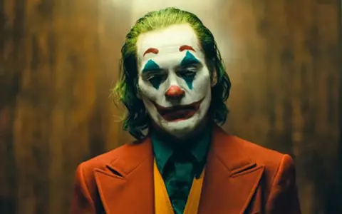 „DIETA ORIBILĂ” cu care Joaquin Phoenix a slăbit 23 de kilograme pentru rolul din JOKER. A fost atât de grea că l-a afectat psihic!