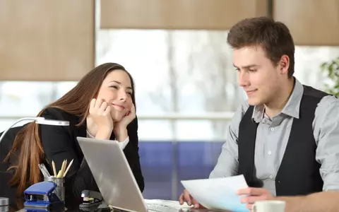 Ce semne interpretezi greșit când îți place prea mult un bărbat