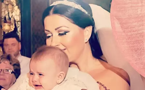 Gabriela Cristea îşi botează astăzi cea de-a doua fetiţă. Primele poze de la eveniment