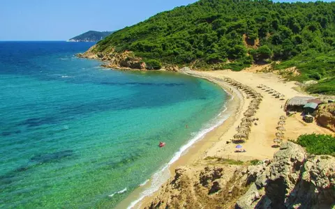 (P) Skiathos, cea mai cosmopolită insulă din Sporadele de Nord