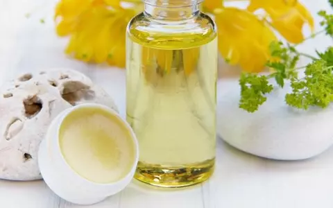 (P) Cosmeticele naturale sunt viitorul tenului tău