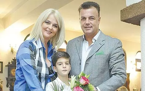 Adrian Enache și Iuliana Marciuc arată bine, dar băiatul lor îi întrece. David a împlinit 14 ani și e frumos de pică!