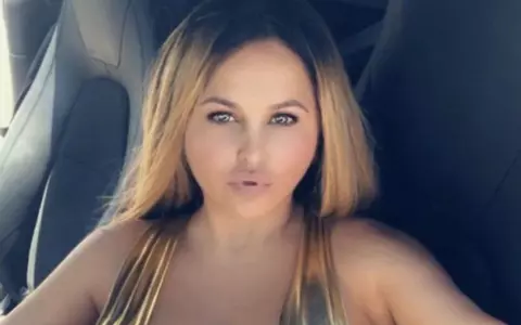 Cine este Andrea Abeli, una dintre româncele cel mai bine plătite pe Instagram. Câștigă 1,5 milioane de dolari pe an etalându-și posteriorul!