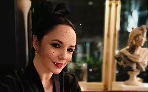 Mai tii minte cum arăta Andreea Marin cand prezenta știri la TVR 1? Abia o recunoști. Avea 20 de ani și era tunsă băiețește