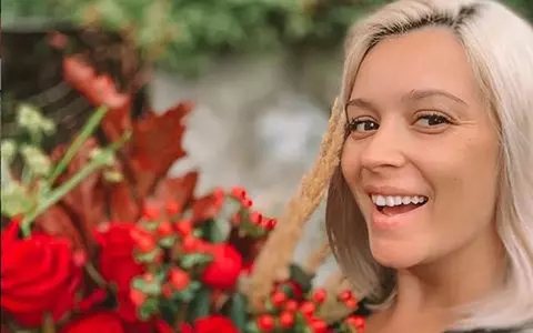 Diana Dumitrescu, cum nu ai mai văzut-o niciodată: în halat de casă și fără pic de machiaj. Așa și-a serbat proaspăta mamă ziua de naștere. FOTO!