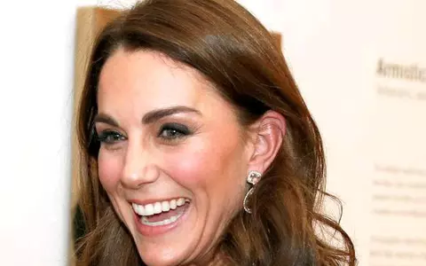 Ce truc folosește Kate Middleton ca să arate perfect în fotografii. E la îndemâna oricui
