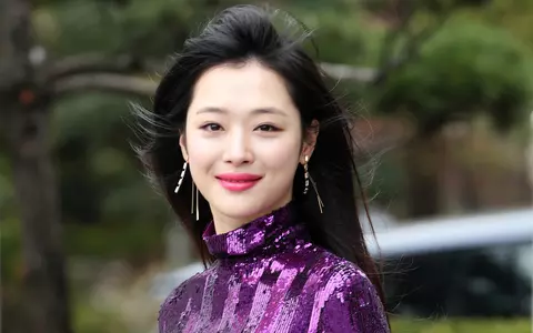 Vedeta sud-coreeană SULLI a fost găsită moartă. Artista de 25 de ani avea 6 milioane de fani pe Instagram!