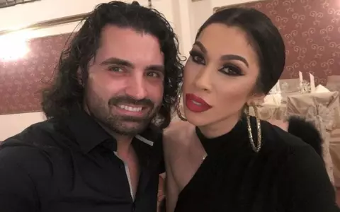 Pepe și soția lui, Raluca Pastramă, nași de cununie. La soare te poți uita, dar la rochia Ralucăi, ba! Bruneta a fost în centrul atenției