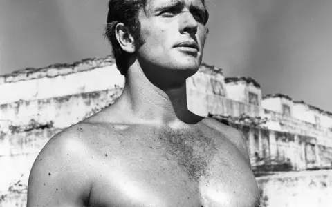 Soția actorului din "Tarzan", Ron Ely, a fost ucisă în propria casă, iar criminalul este chiar fiul lor! Incredibil ce s-a întâmplat cu atacatorul