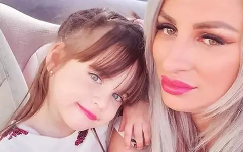 Incredibil ce fetiță frumoasă are Sânziana Buruiană! La trei ani, mama ei o duce la concursuri de Miss pentru copii