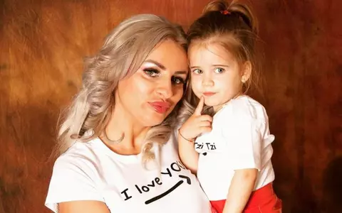Sânziana Buruiană își alăptează fetița în vârstă de aproape 4 ani: ”Nu am încercat niciodată să opresc asta”