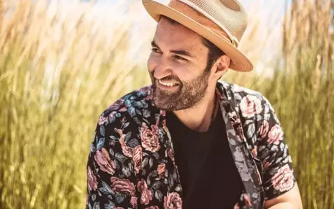 Smiley a lansat o melodie de dragoste după ce a recunoscut oficial relația cu Gina Pistol