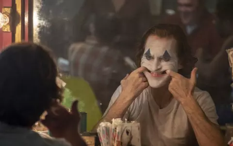 Râsul isteric al lui Joker ascunde o boală rară. De unde s-a inspirat Joaquin Phoenix pentru personajul Arthur Fleck