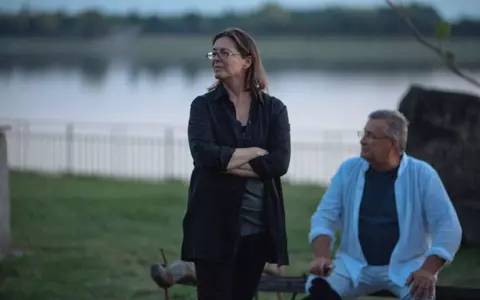Mircea şi Maşa Dinescu au avut o căsnicie ca-n filmele romantice: „A fost fascinaţie reciprocă, am găsit în ea un port liniştit!”/ Soţia poetului a murit la doar 58 de ani