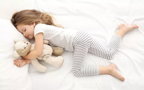 Vrei să-ți înveți copilul să doarmă singur? Pune în practică acest exercițiu