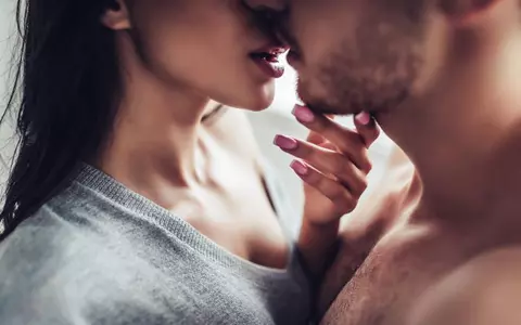 Cercetătorii fac lumină! Ce se întâmplă în creier atunci când ne sărutăm