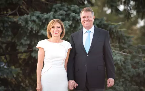 Cum arăta Carmen Iohannis în tinereţe. Prima Doamnă a luat, în copilărie, lecții de balet și de pian