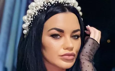Ipostaze provocatoare. Carmen de la Sălciua s-a fotografiat goală în așternuturi, fără Culiță Sterp