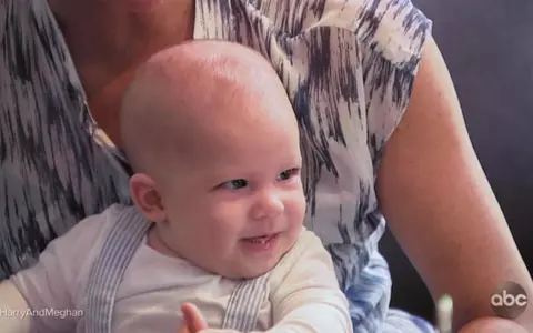 Noi fotografii cu Archie, fiul lui Meghan Markle și al Prințului Harry! Seamănă leit cu tatăl lui la aceeași vârstă!