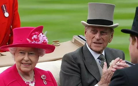 Regina Elisabeta a II-a și Prințul Philip aniversează 72 de ani de căsnicie! Ea avea 13 ani și a fost dragoste la prima vedere!