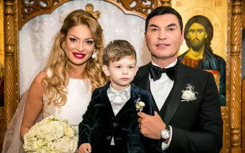 Tabloul de familie este complet. Cristi Borcea s-a fotografiat alături de Valentina Pelinel și copii
