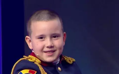 Povestea lui Adrian Chira, patriotul de 6 ani, care nu lipsește de la paradele de 1 Decembrie. Băiețelul știe la perfecție istoria României!