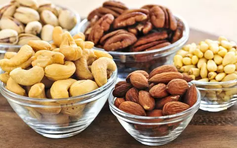 Ce să mănânci între mese ca să nu te îngrași. Gustări sănătoase cu puține calorii
