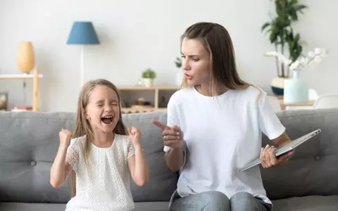 Pedeapsă sau sancțiune? Cum să acționezi când copilul tău are un comportament neadecvat