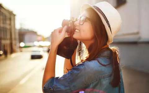 Pleci în vacanță? Cercetătorii îți recomandă să nu pierzi timpul cu poze! Și au 100% dreptate