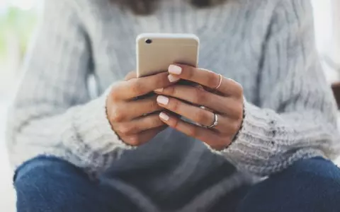 Cercetătorii îți spun ce trebuie să conțină mesajele tale dacă vrei să ai mai mult succes la bărbați