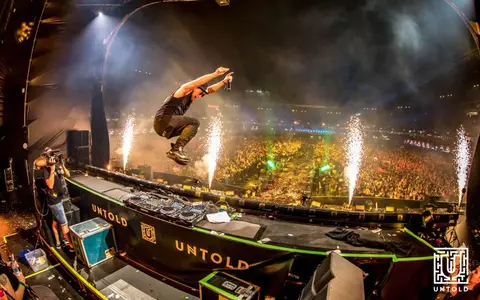 Cine este DJ-ul care a renunțat la Jazz pentru muzica electronică? L-ai văzut pe mainstage-ul de la UNTOLD 2019