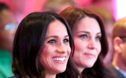 Meghan Markle și Kate Middleton, un exemplu de stil. Ducesele asortează perfect cercei ieftini la rochii de mii de euro!