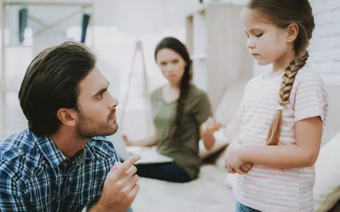 Copilul tău a făcut o prostie? Specialiștii în parenting îți spun cu ce să înlocuiești pedeapsa