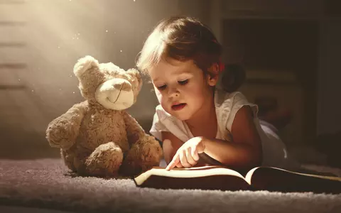 Copilul tău nu vrea să citească? 4 metode să-l împrietenești cu lectura