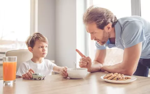 Copilul crescut de un tată autoritar va avea multe complexe! Ce se va întâmpla cu el la maturitate