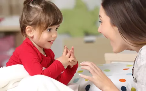 Copilul tău are o întârziere de vorbire? Specialiștii îți recomandă să fii atentă la aceste semne