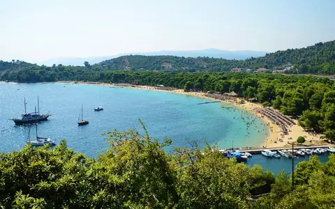 (P) La plajă în Skiathos. Cele mai frumoase locuri unde să evadezi la vară!