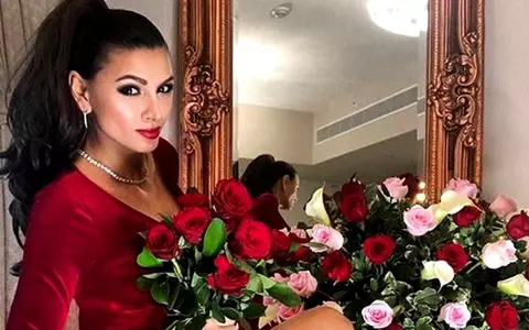 Ramona Gabor și-a serbat ziua cu mare fast în Dubai. Șampanie scumpă, opulență și un tort în formă de...