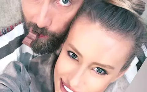 Dani Oţil şi-a pozat iubita alintată „Miss Funduleţ” goală, în cadă şi postat fotografia pe Instagram / Reacţia fanilor