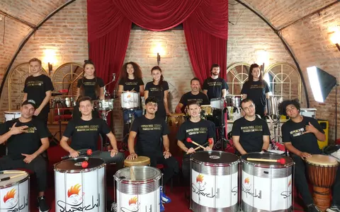 SUPERCHILL, trupa cu cei mai multi percuționisti, a înființat prima Școală de percuție din România!