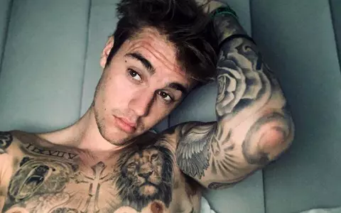 Justin Bieber se droga la 13 ani: "Primul lucru pe care îl făceam era să înghit pastile şi să fumez cannabis". Angajații îi verificau pulsul, să vadă dacă mai trăiește...