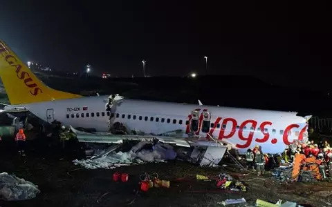 Imagini șocante! Un avion de pasageri s-a rupt în trei bucăți, pe un aeroport din Istanbul. Bilanțul victimelor